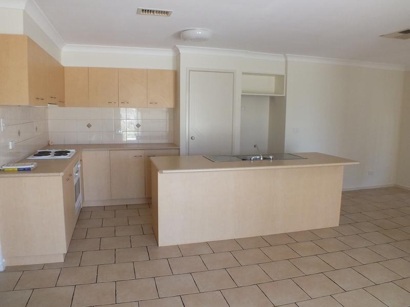 6 Albion Brove, Griffith NSW 2680