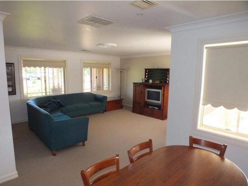 35 Robertson Street, Griffith NSW 2680