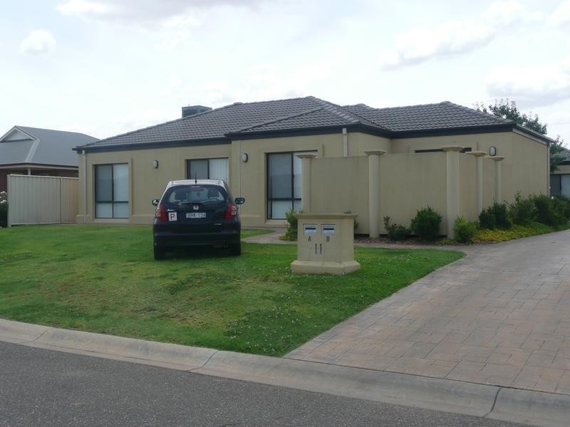 11a Albion Grove, Griffith NSW 2680