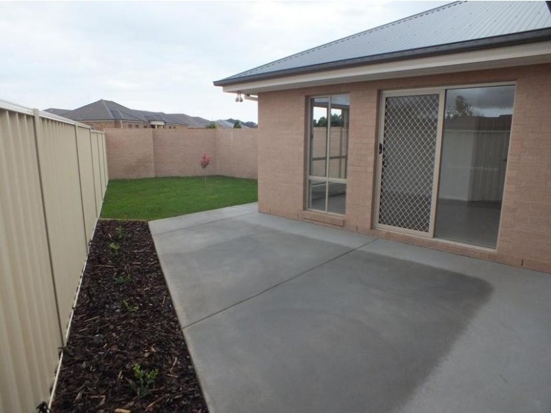 5A Simona Close, Griffith NSW 2680