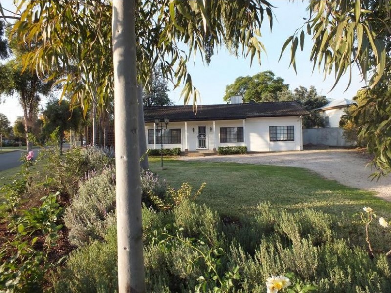 39 Gordan Avenue, Griffith NSW 2680