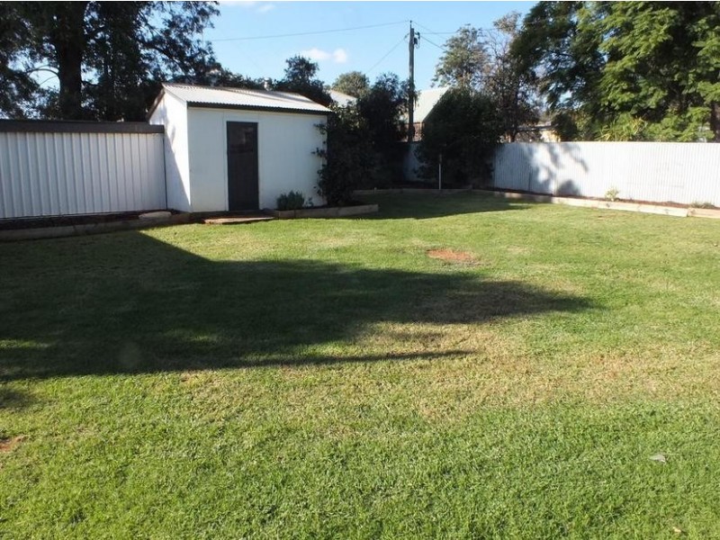 39 Gordan Avenue, Griffith NSW 2680