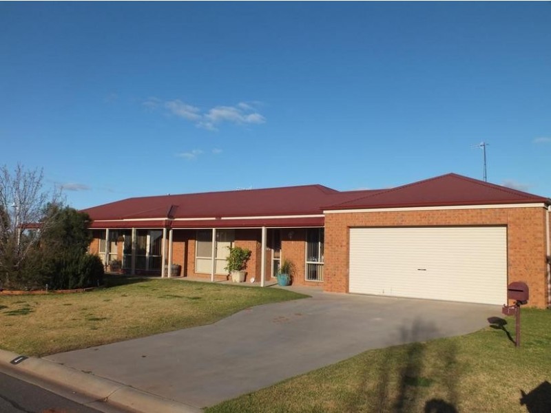 1 Altina Court, Yoogali NSW 2680