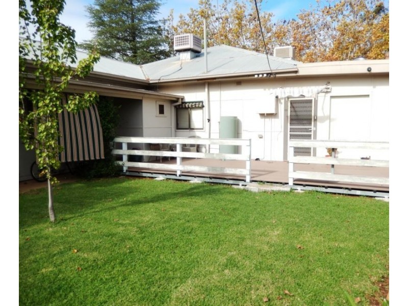 2/37 Kookora Street, Griffith NSW 2680