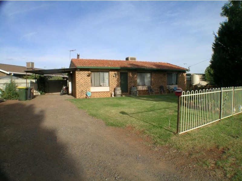 4 Johnson Place, Griffith NSW 2680