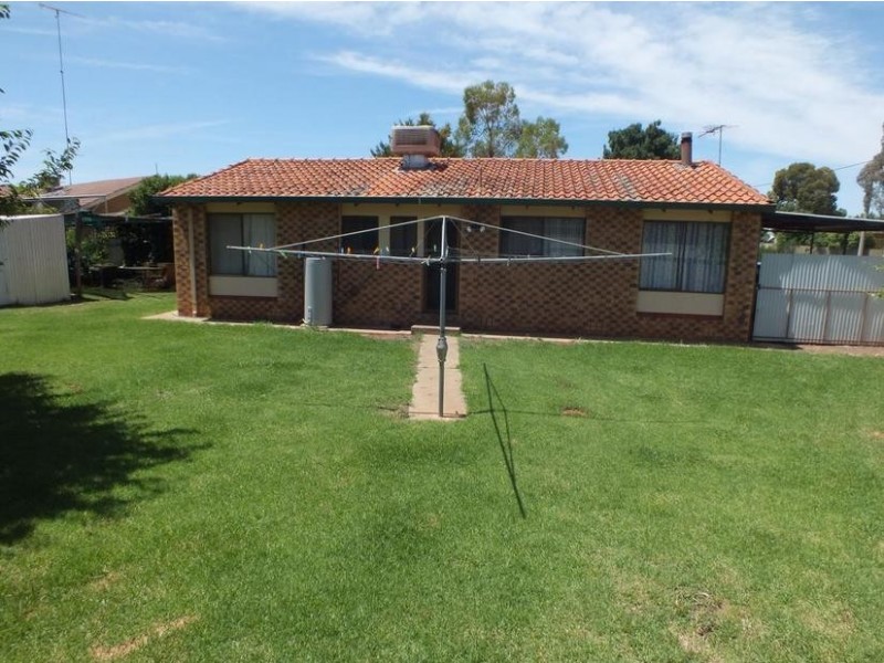 4 Johnson Place, Griffith NSW 2680