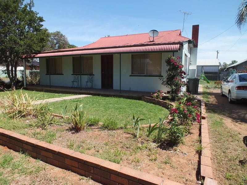 12 Yarran Street, Hanwood NSW 2680