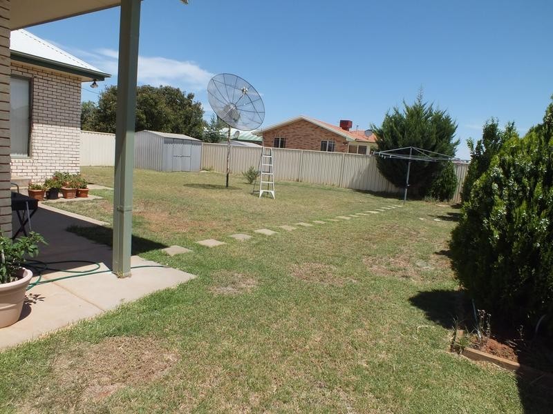 14 Dunvarleigh Crescent, Griffith NSW 2680