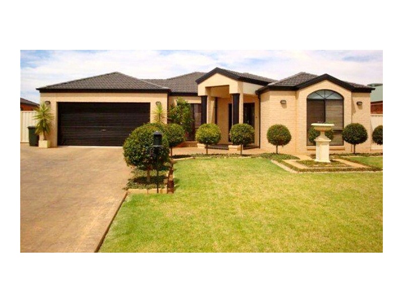 12 Hopbush Crescent, Griffith NSW 2680