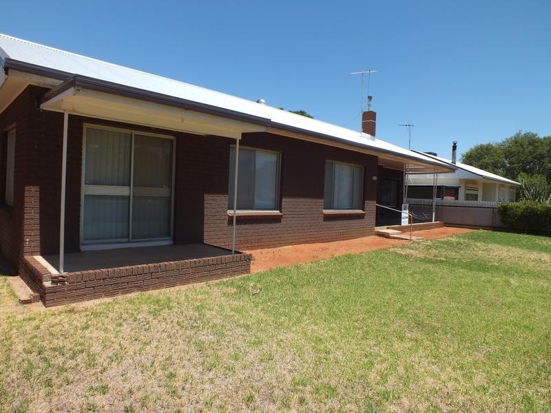 13 Moira Street, Goolgowi NSW 2652