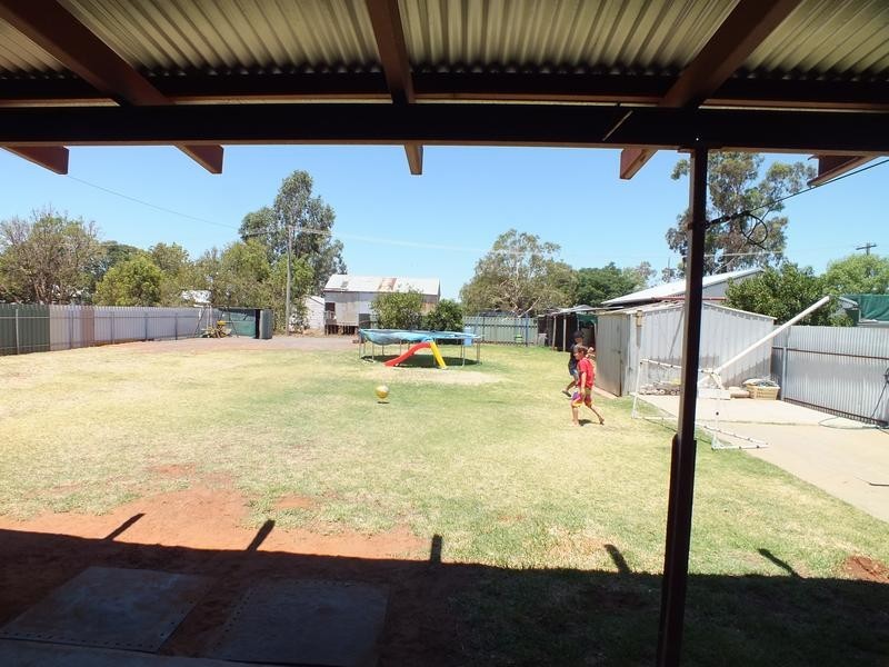 13 Moira Street, Goolgowi NSW 2652