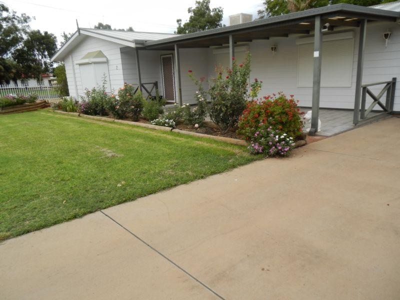 2 Hyandra Street, Griffith NSW 2680