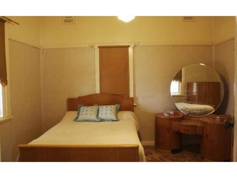 16 Merrigal Street, Griffith NSW 2680