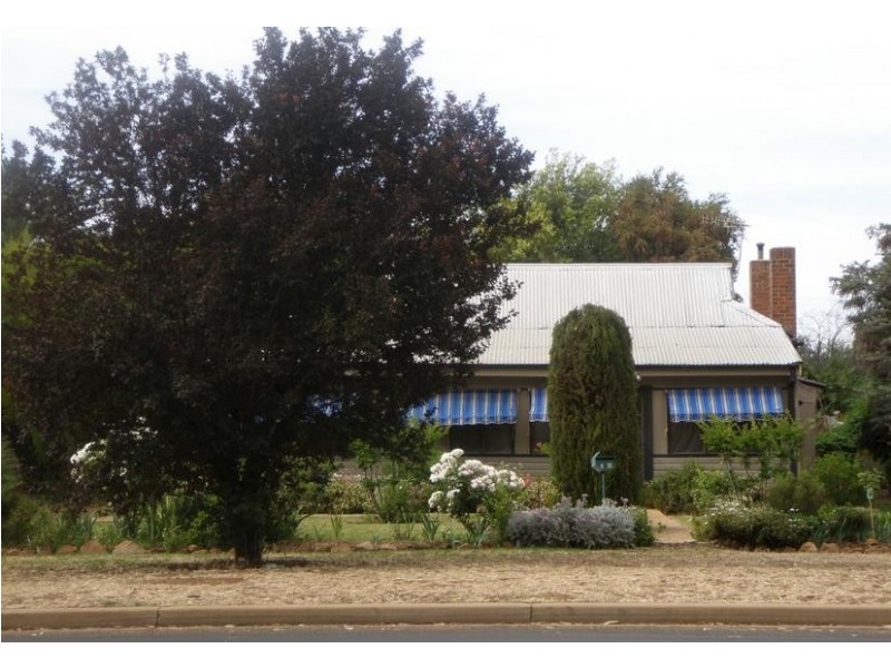 16 Merrigal Street, Griffith NSW 2680