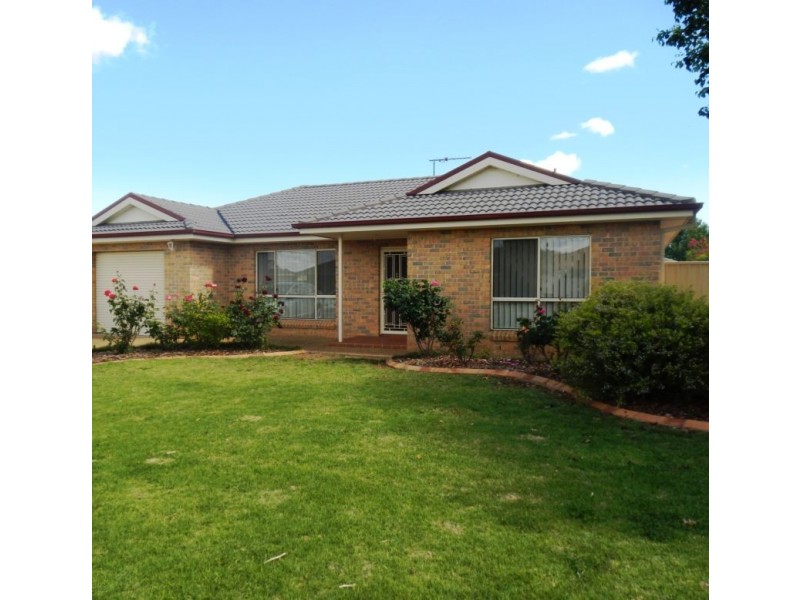 27 Dickson Road, Griffith NSW 2680