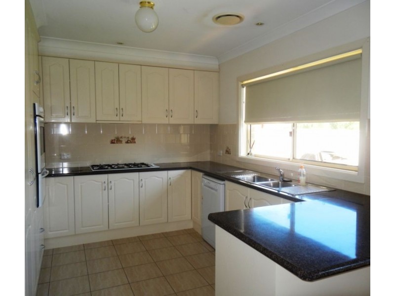 27 Dickson Road, Griffith NSW 2680