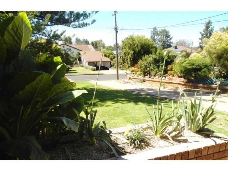 44 Ross Crescent, Griffith NSW 2680