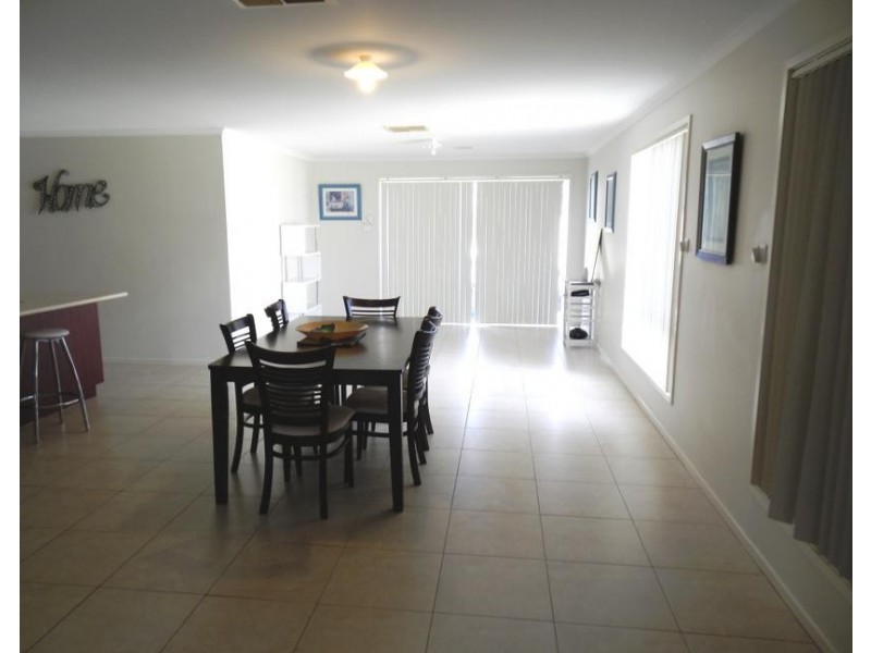52 Calabria Road, Griffith NSW 2680