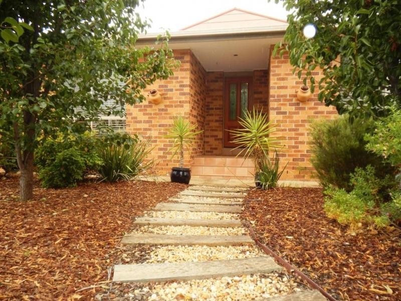 5 Halford Place, Griffith NSW 2680