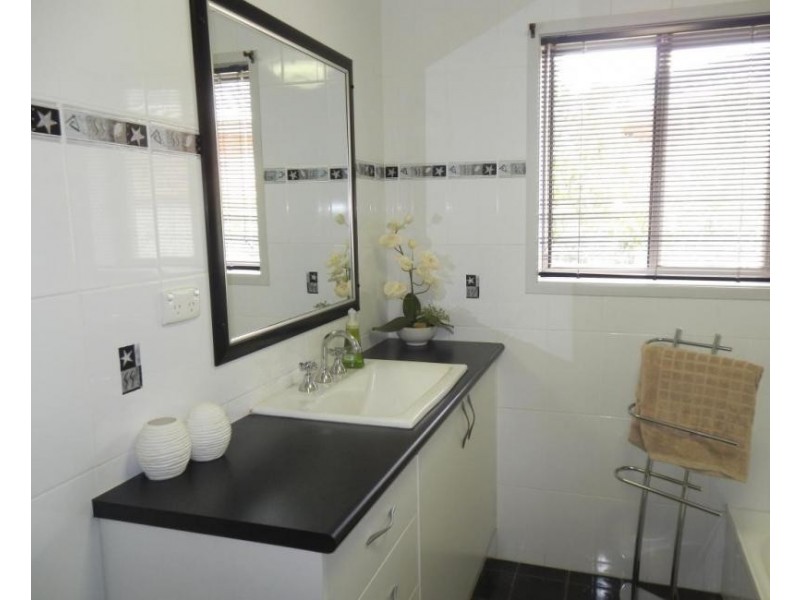 5 Halford Place, Griffith NSW 2680