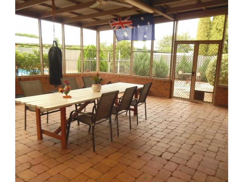 5 Halford Place, Griffith NSW 2680