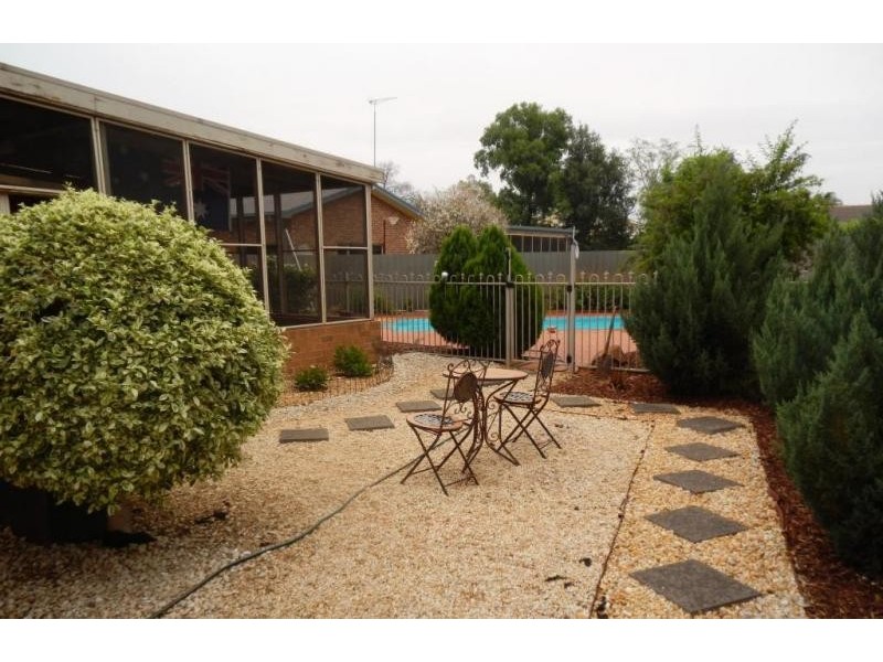 5 Halford Place, Griffith NSW 2680