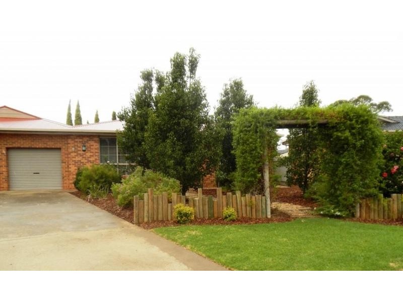 5 Halford Place, Griffith NSW 2680