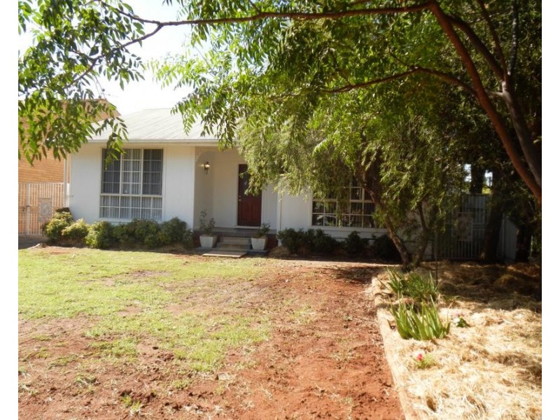 251 Wakaden Street, Griffith NSW 2680