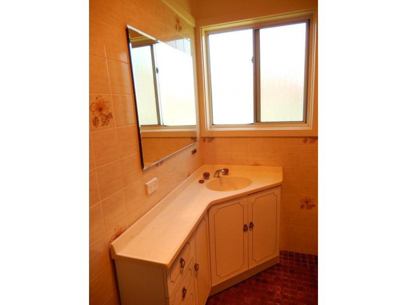 5 Gorton Street, Yoogali NSW 2680