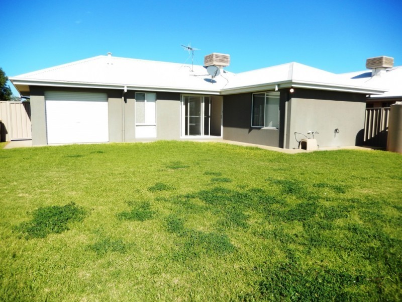 16 Zirilli Avenue, Griffith NSW 2680