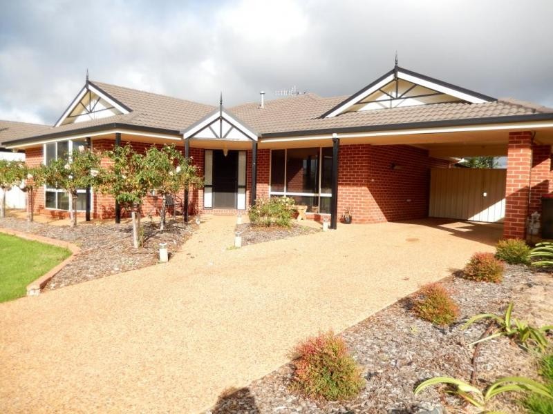 16 Montrose Drive, Griffith NSW 2680