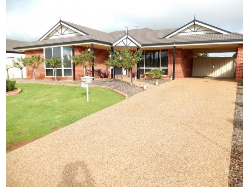 16 Montrose Drive, Griffith NSW 2680