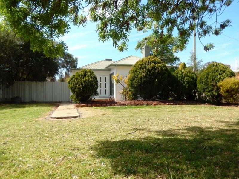 7 South Avenue, Yenda NSW 2681