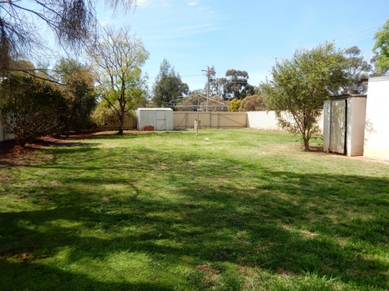 7 South Avenue, Yenda NSW 2681