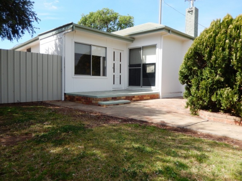 7 South Avenue, Yenda NSW 2681