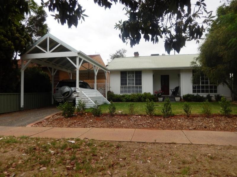 251 Wakaden Street, Griffith NSW 2680