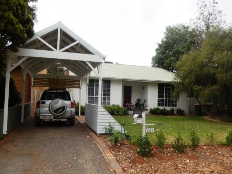 251 Wakaden Street, Griffith NSW 2680