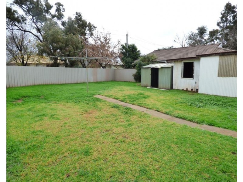 8A Kooringal Avenue, Griffith NSW 2680