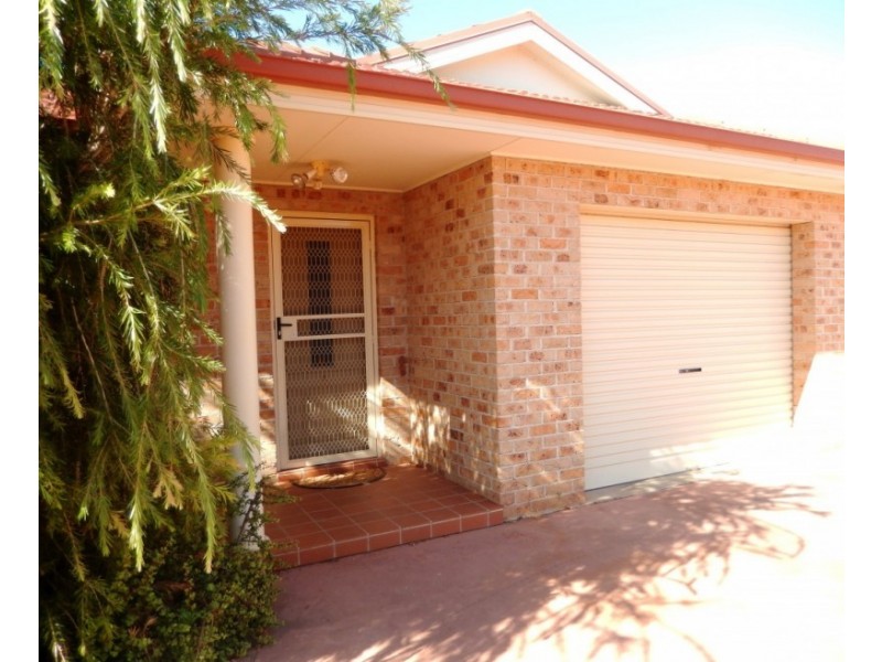 4/156-158 Merrigal Street, Griffith NSW 2680