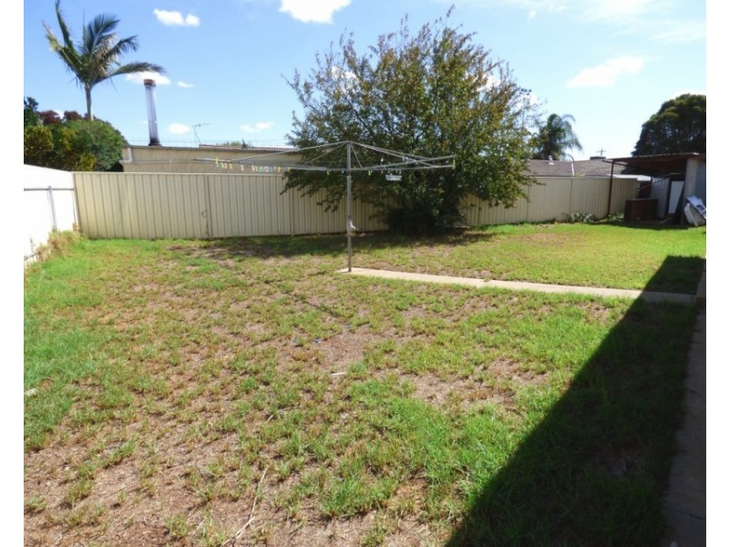 4 Johnson Place, Griffith NSW 2680