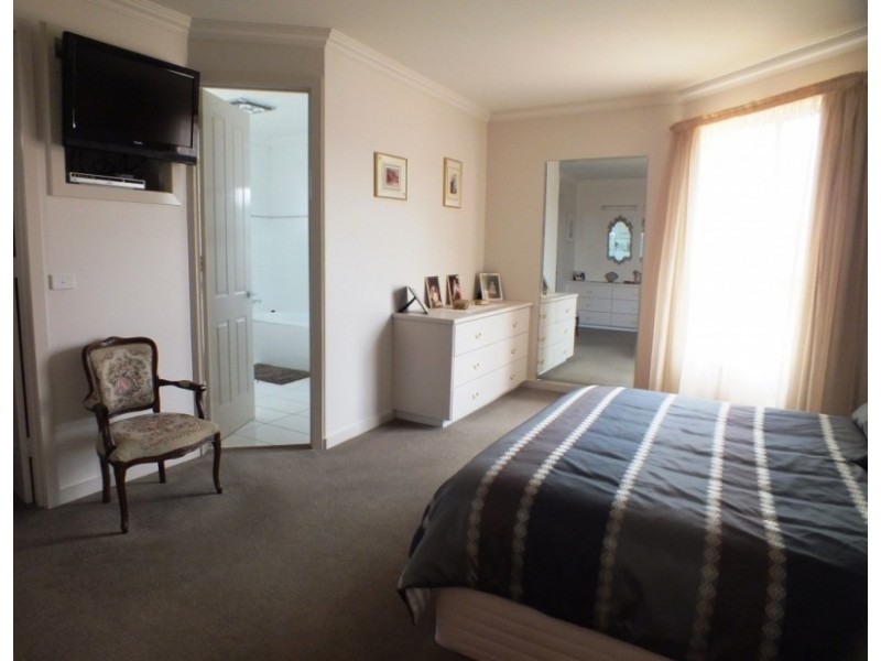 24 Brooks Street, Griffith NSW 2680