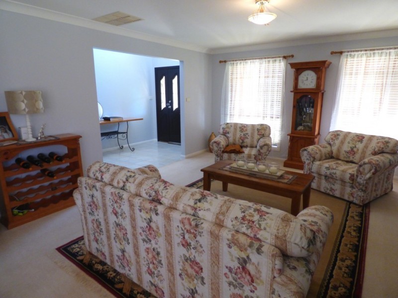 76 Lakes Road, Griffith NSW 2680