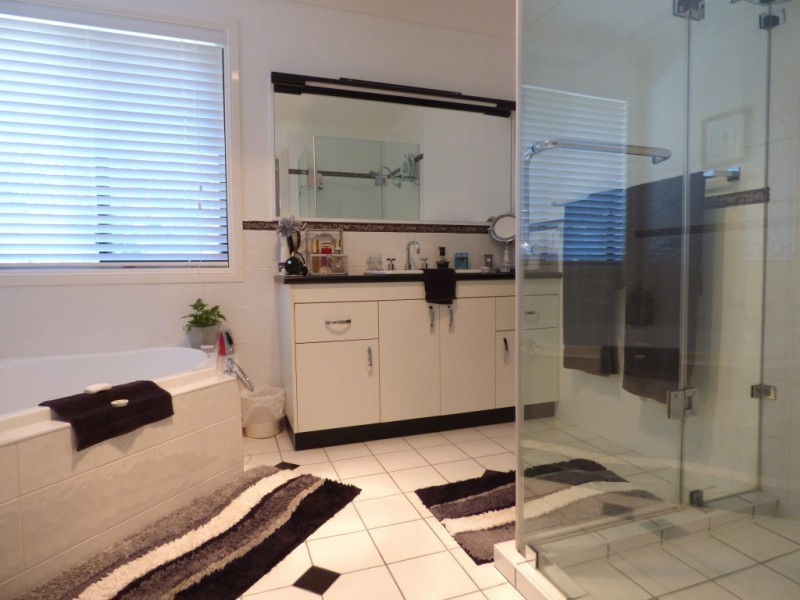 76 Lakes Road, Griffith NSW 2680
