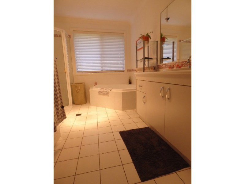 76 Lakes Road, Griffith NSW 2680