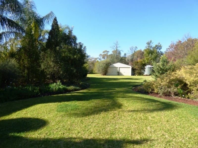 76 Lakes Road, Griffith NSW 2680