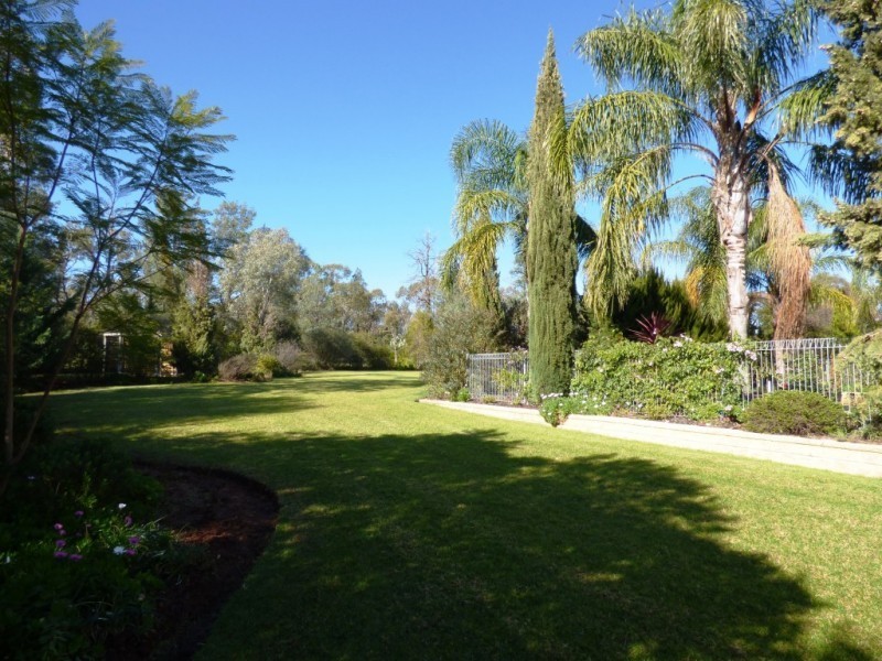 76 Lakes Road, Griffith NSW 2680