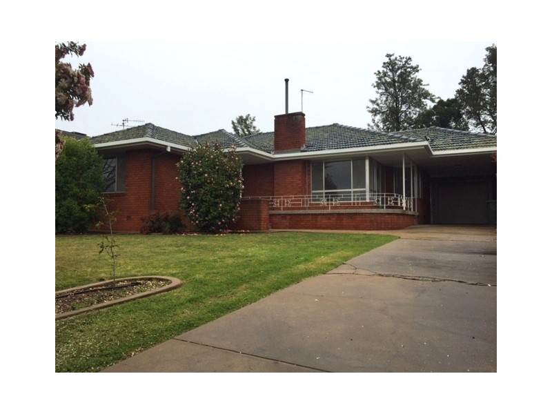 62 Langley Crescent, Griffith NSW 2680