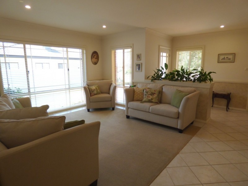13 Albion Grove Crescent, Griffith NSW 2680