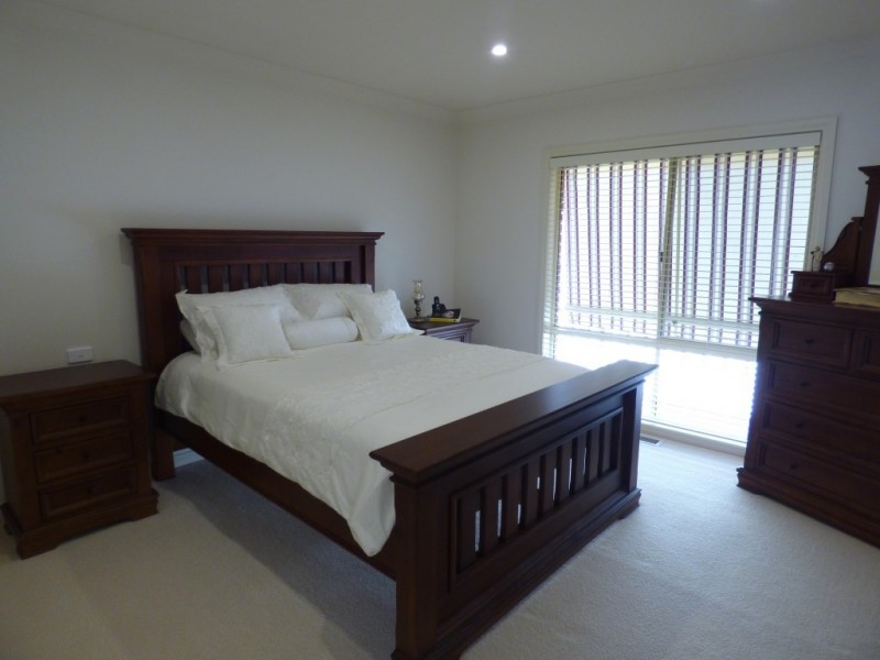 13 Albion Grove Crescent, Griffith NSW 2680