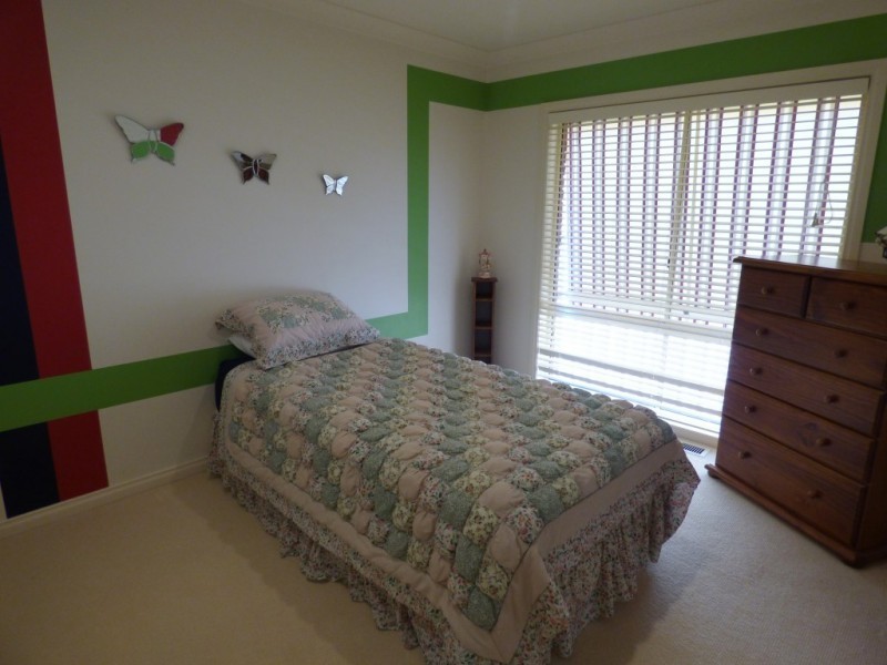 13 Albion Grove Crescent, Griffith NSW 2680